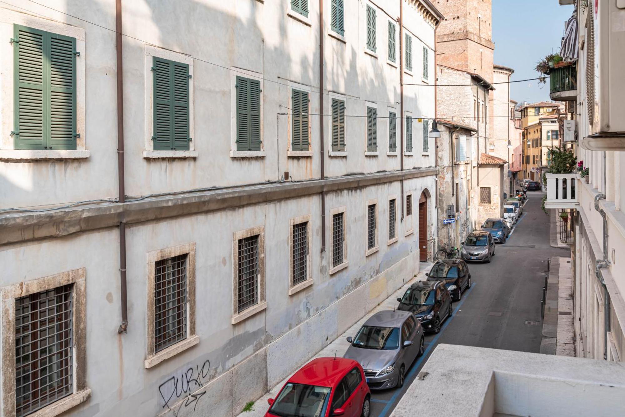 Piazza Isolo Central Apartment Verona Exterior foto
